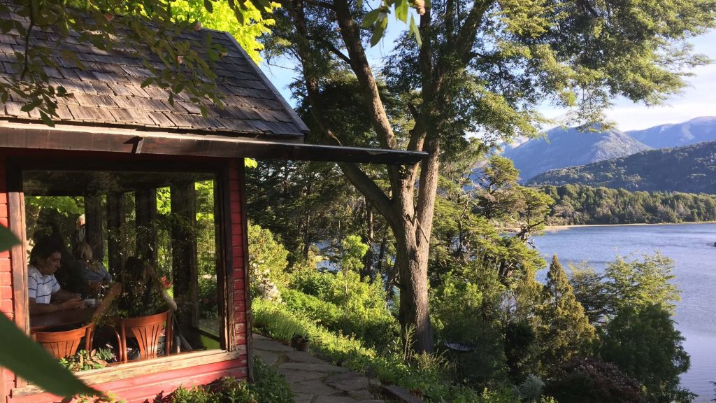 Bellevue Bariloche  Casa de té y tortas atendido por sus dueños