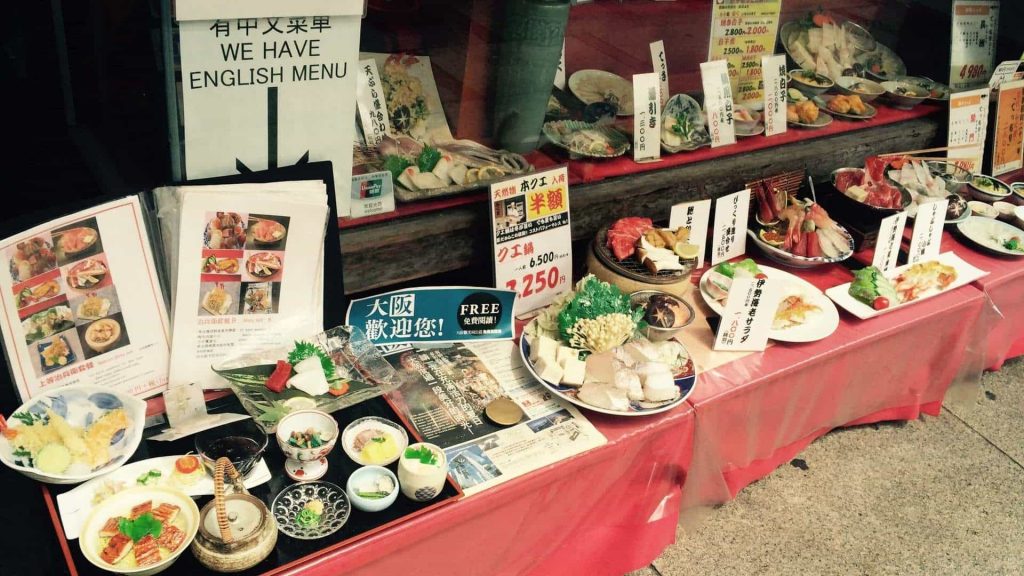 Cuanto cuesta comer en Japon Platos de plastico